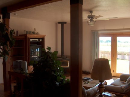 Sunken living room, north side