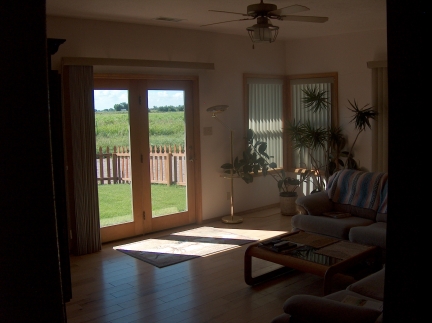 Sunken living room, south side